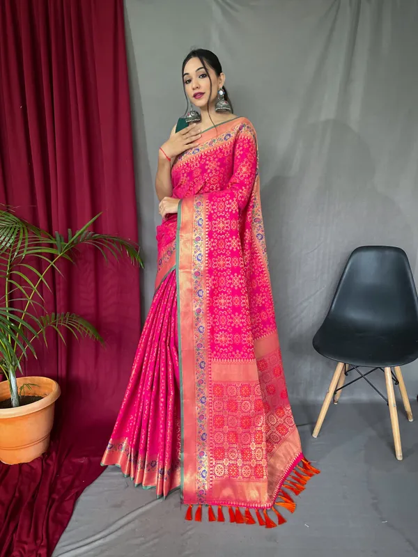 Pink_Pure_Bandhej_Patola_Silk_Sarees_with_Minakari_Work_With_Blouse_Piece_Attached